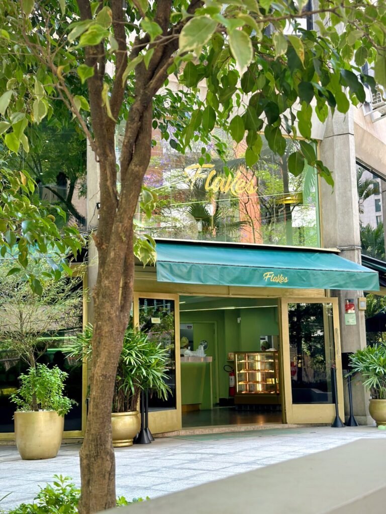 A Fachada Comercial: Mais do que uma Entrada, o Rosto da Sua Marca